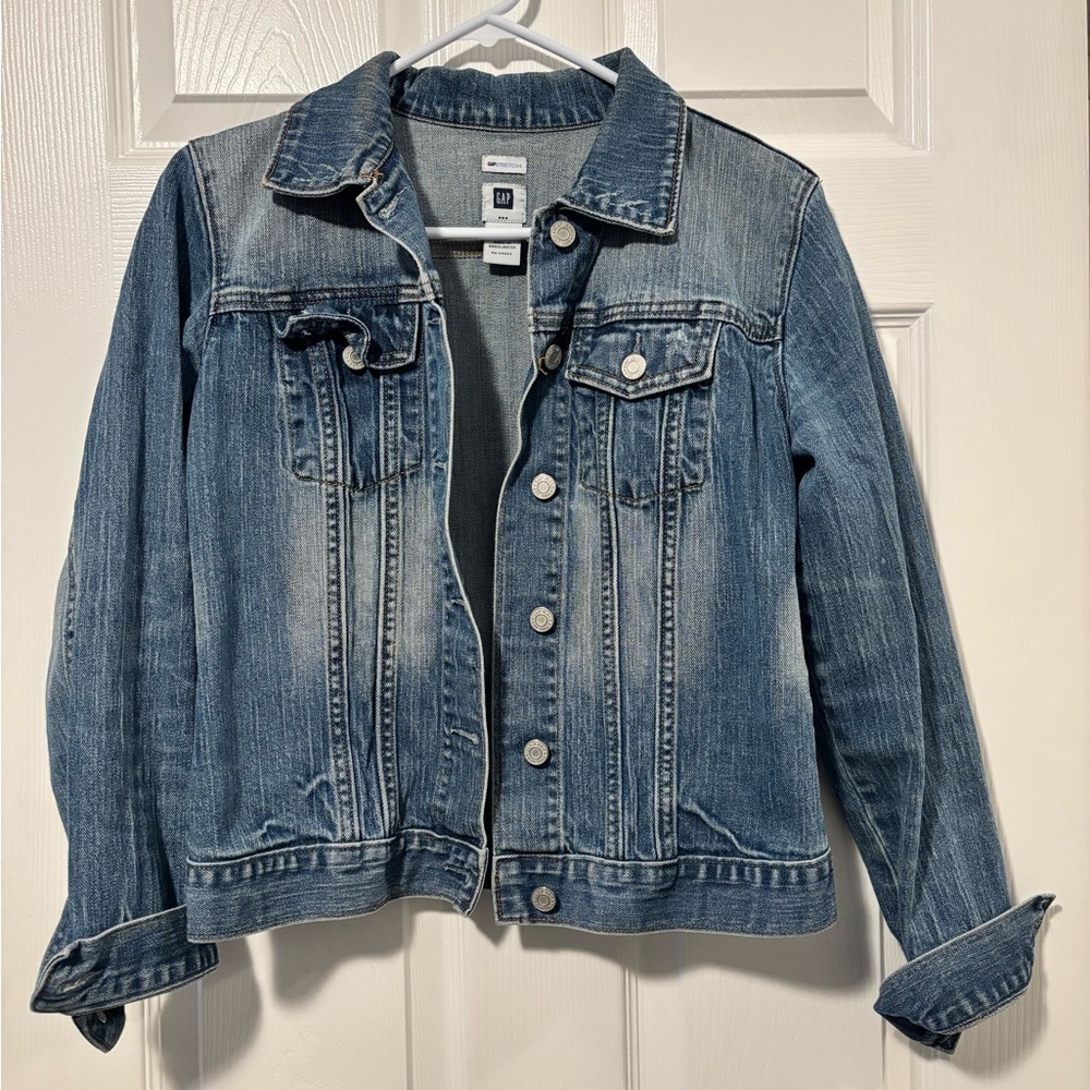 Gap Jean jacket Women’s size Small